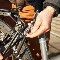 Helmtüte - Helmtasche Mit Diebstahlschutz -Fahrradhelme Store Helmtuete helmschloss fahrradhelm anschliessen 5